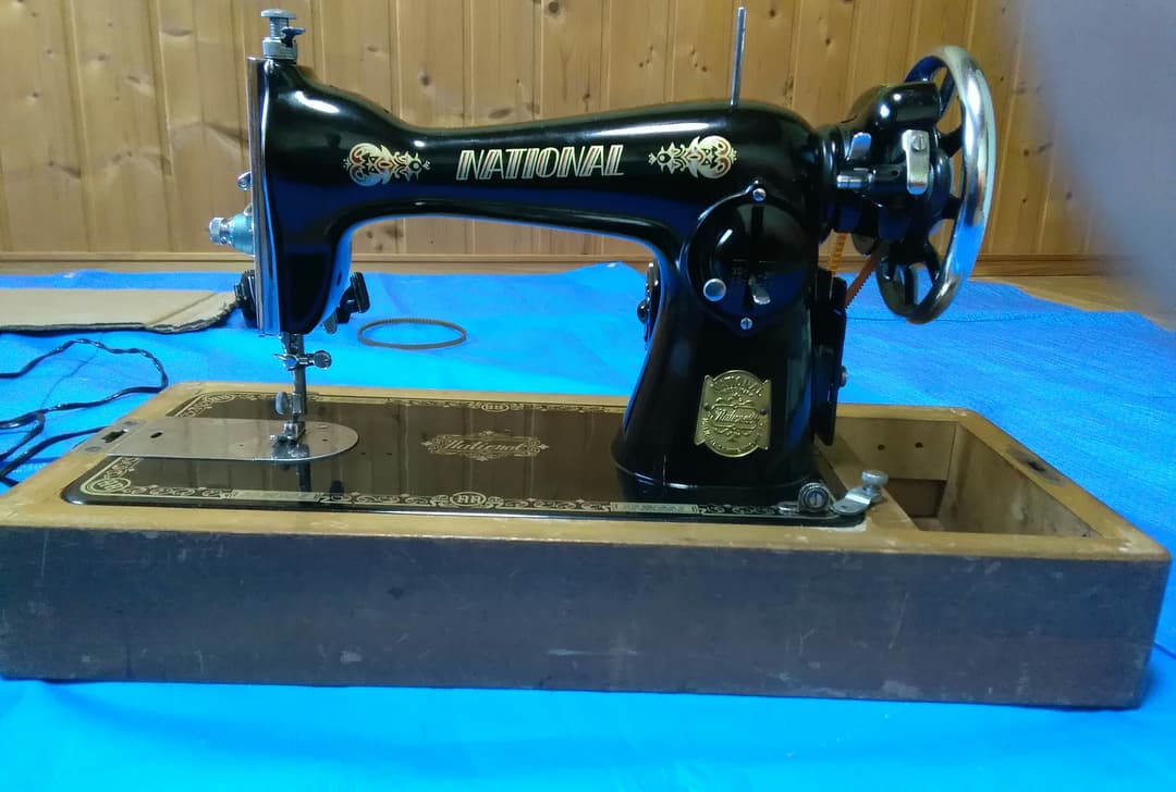 昭和　アンテイーク電動ミシン　ナショナル