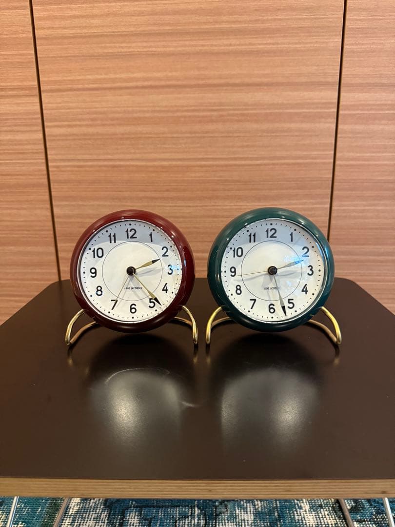 Arne Jacobsen（アルネ・ヤコブセン）テーブルクロック ブルーグリーン