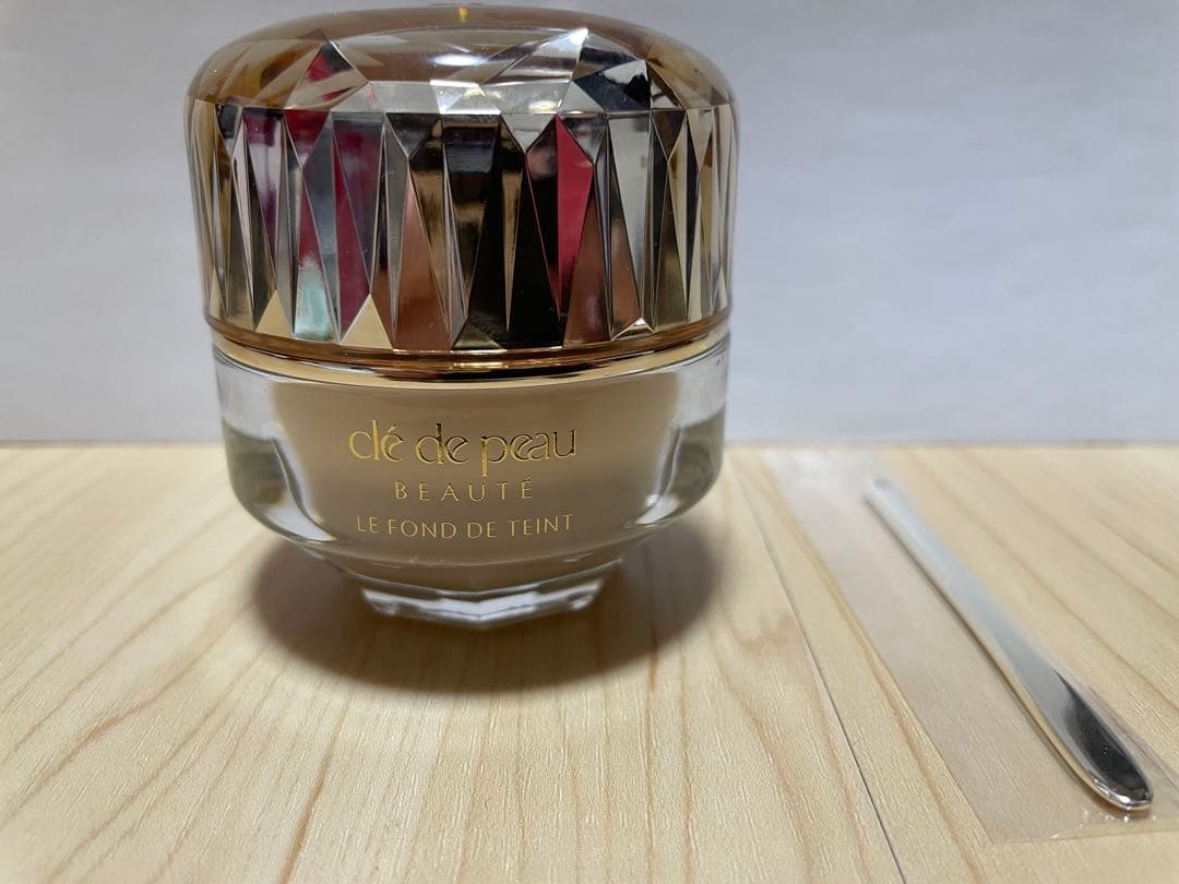 クレドポーボーテ　ル・フォンドゥタンファンデーション　オークル10