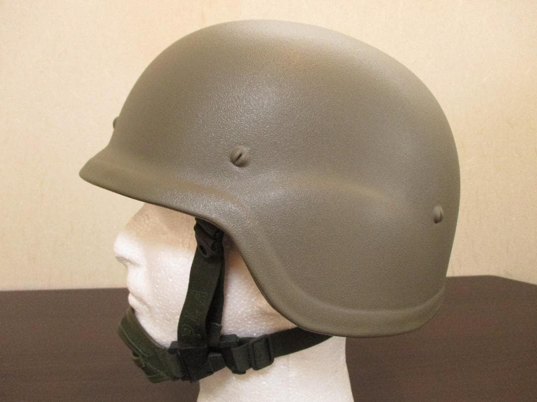 未使用　中国軍　QGF03　03式ヘルメット　軍用ヘルメット　防弾ヘルメット