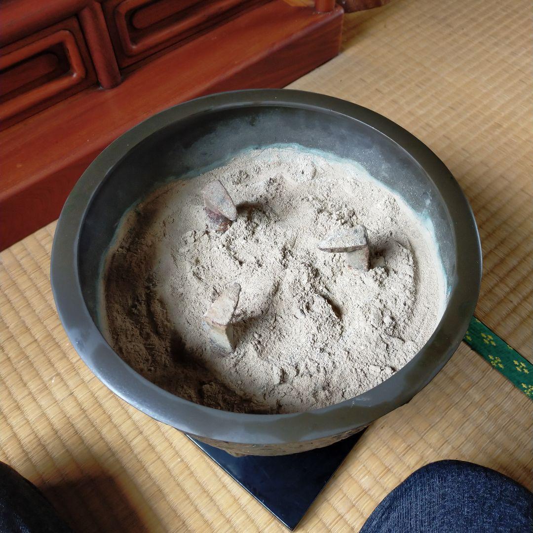 砂張銅　 総菊紋　花柄彫刻 　瓶掛 　茶道具　3本脚付き　福島房秀作　　美品