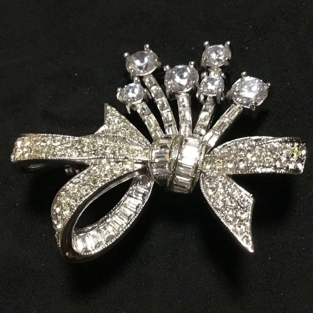 在庫一掃セール中！FOXEY リボンブローチ