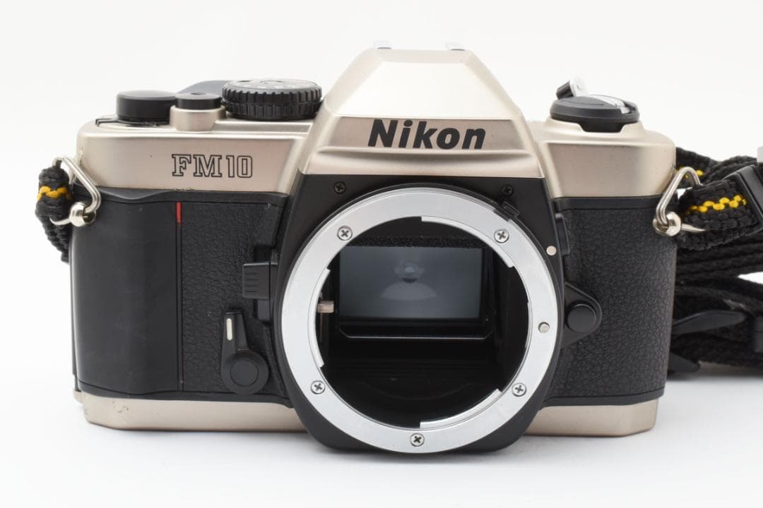 美品 ニコン FM-10　説明書付き　フィルムカメラ　モルト新品交換済 C969