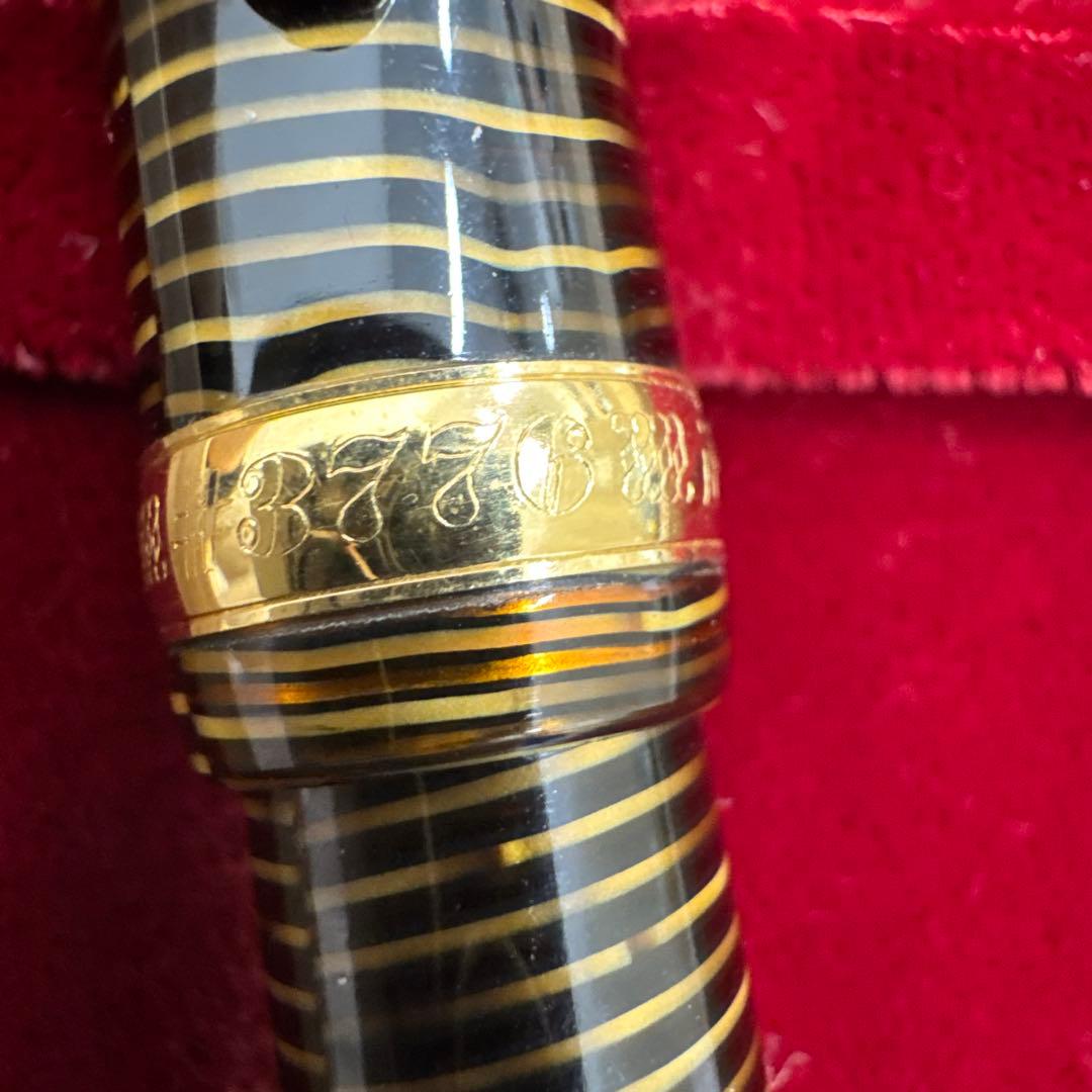 PLATINUM 万年筆 黒と金のストライプ