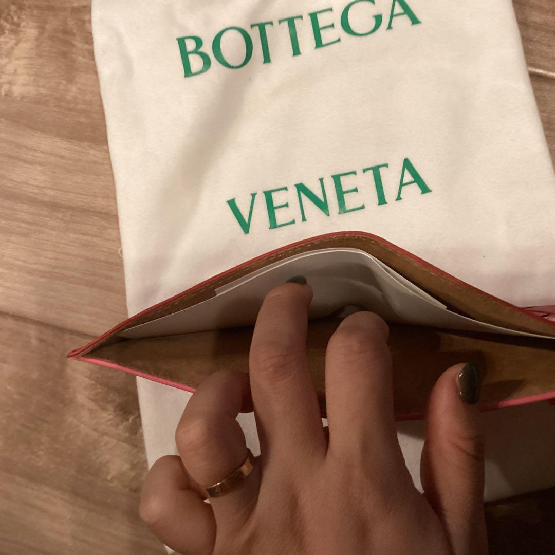 新品未使用　正規品Bottega Veneta 二つ折り財布 レッド
