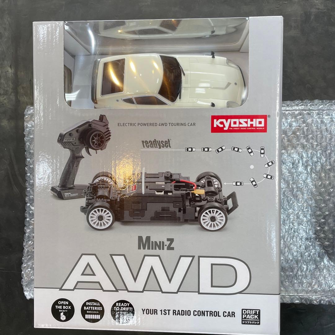 ミニッツ AWD 日産　フェアレディ 240ZG ホワイト　と　2000GT-R