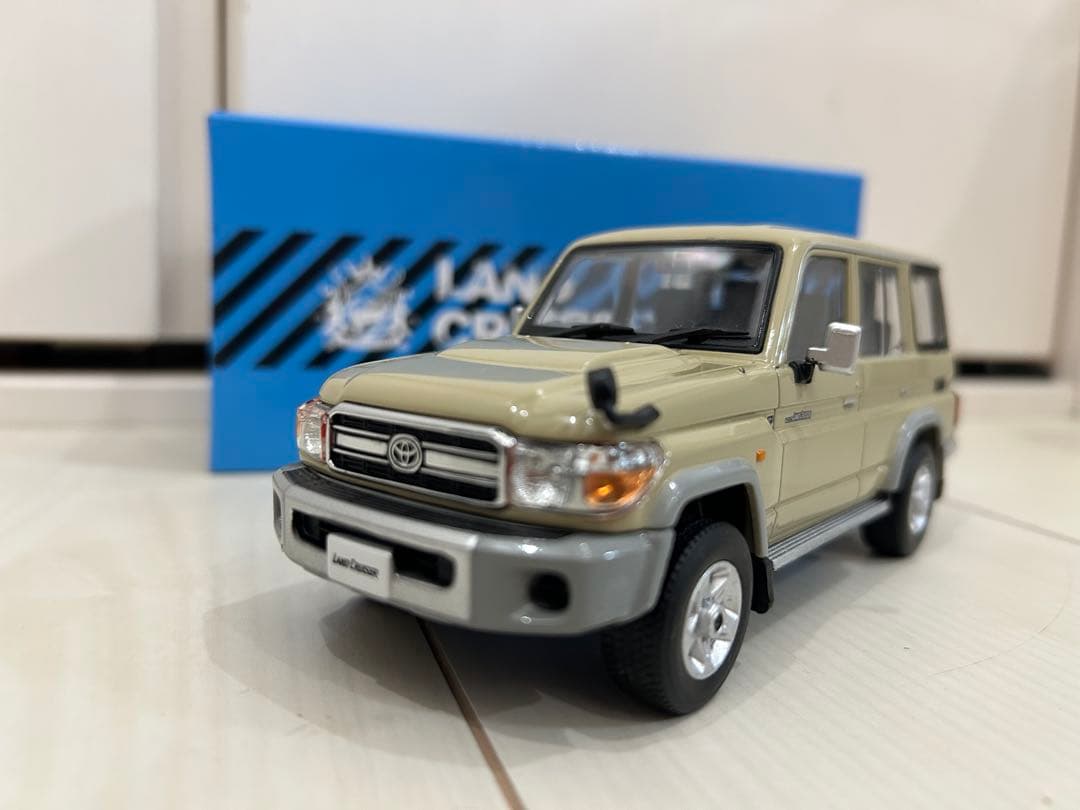 超希少 トヨタ ランドクルーザー 70 1/30 カラーサンプル ベージュ