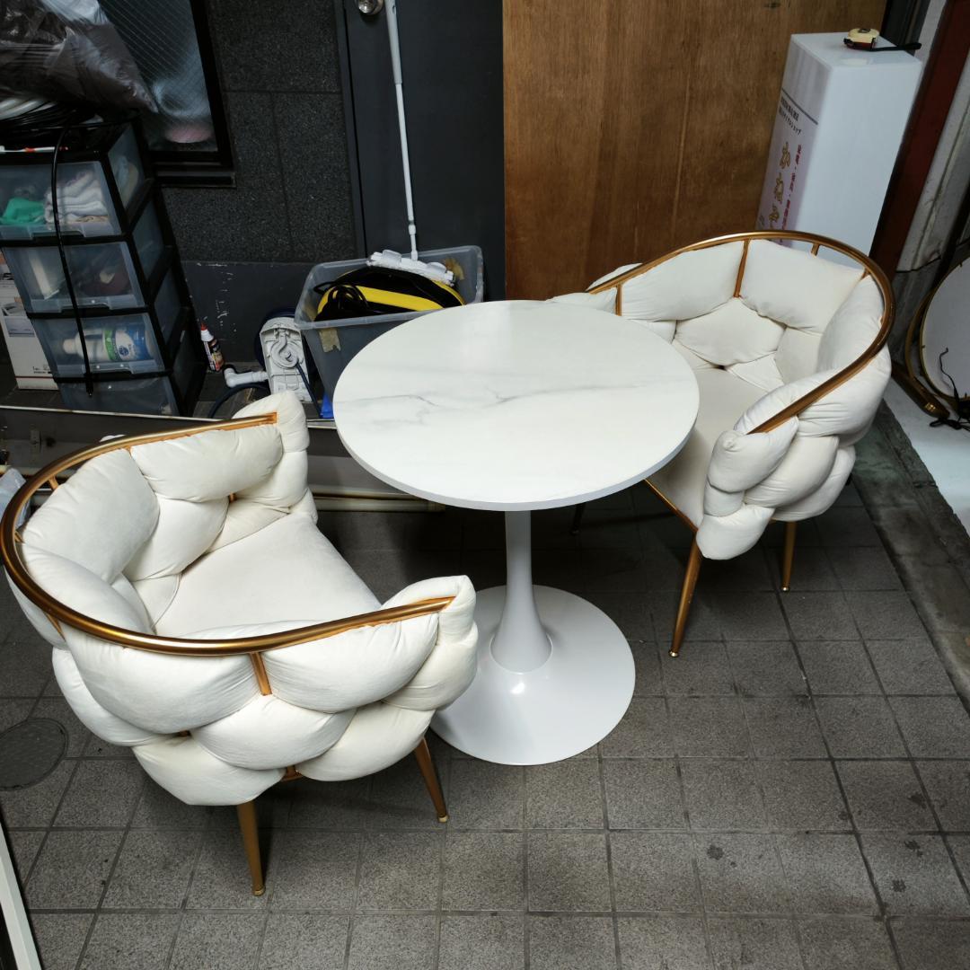 大阪市内配送無料 エレガント 欧風カフェテーブルセット 椅子×2脚+丸テーブル