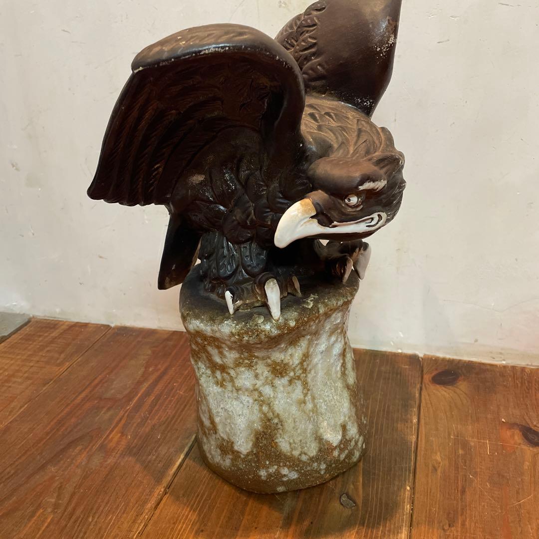 美品　焼物　陶器　鷹置物　タカ　陶像　オブジェ　工芸品　縁起物