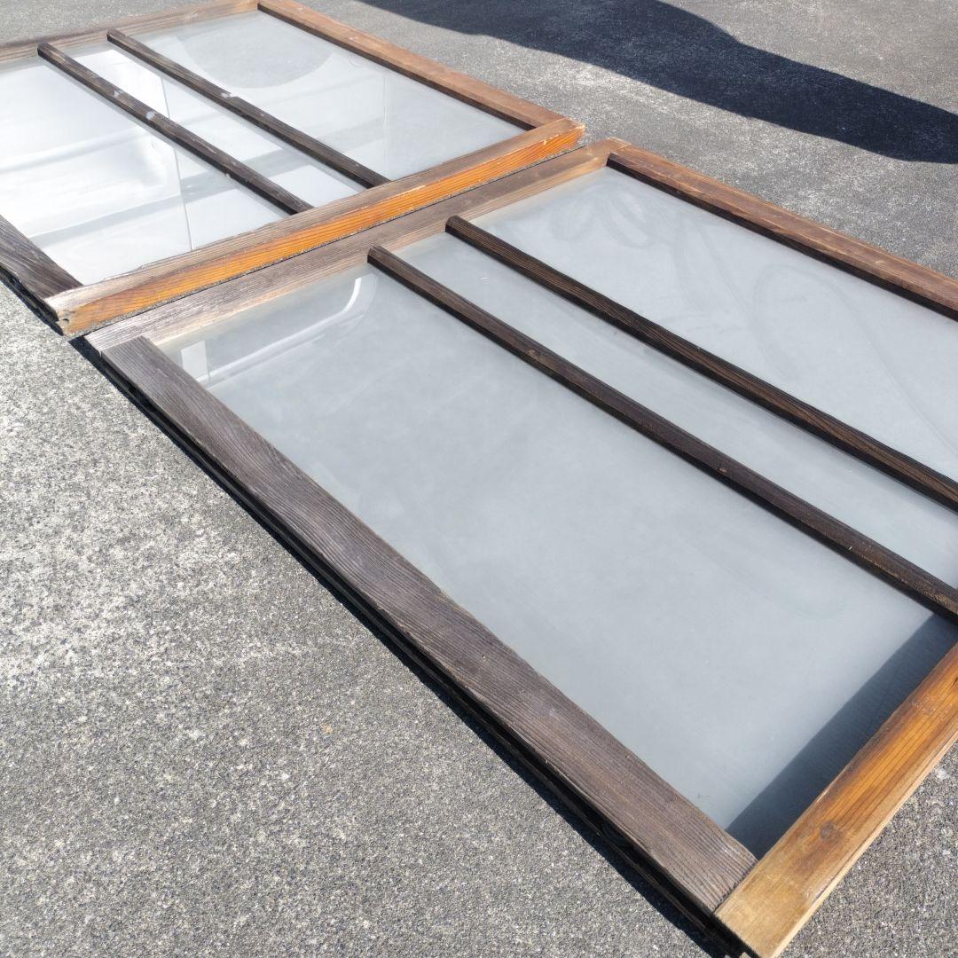 古民家　木枠窓　レトロ　窓ガラス　窓枠　建具