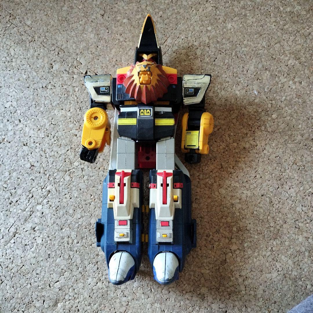 変身していくロボット