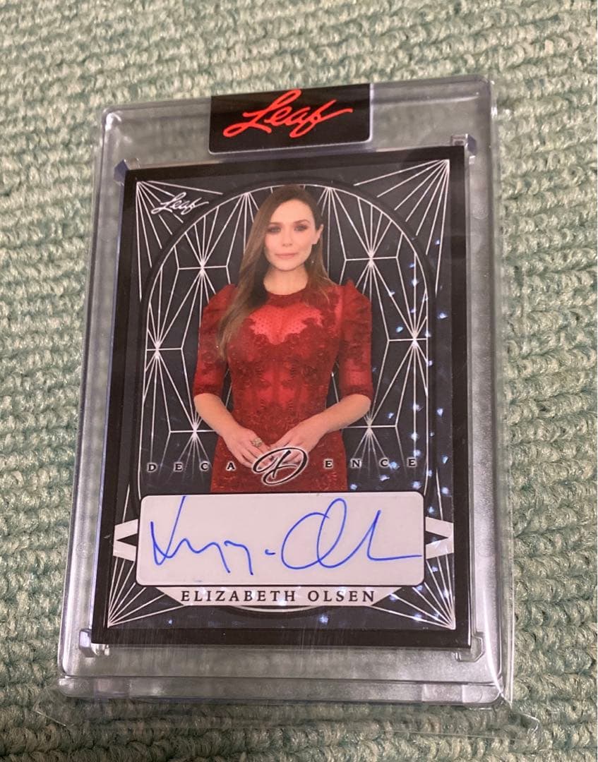 ◎超希少◎ エリザベス・オルセン 直筆サイン入りカード