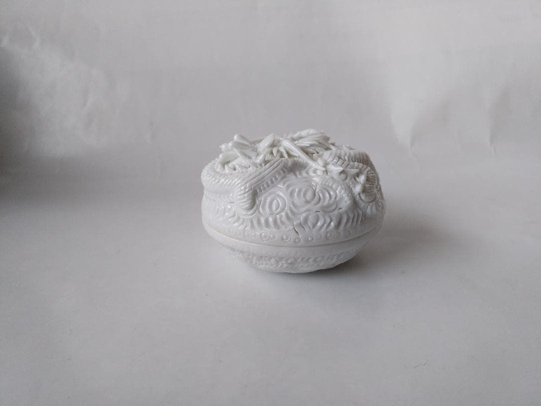 平戸焼 十五代 中里茂右衛門 作 白磁雲龍彫 香合 茶道具 懐石道具 共箱 新品