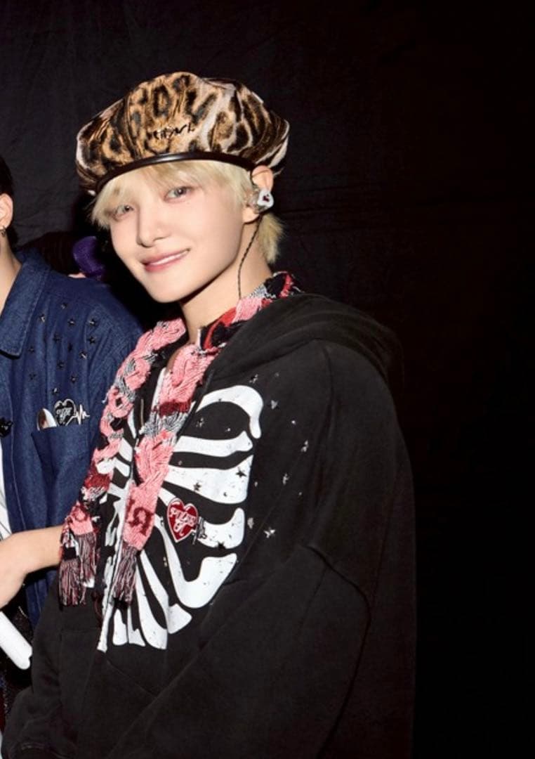 TREASURE フーディー M ジフン POPUP トレカ PLUSE ON