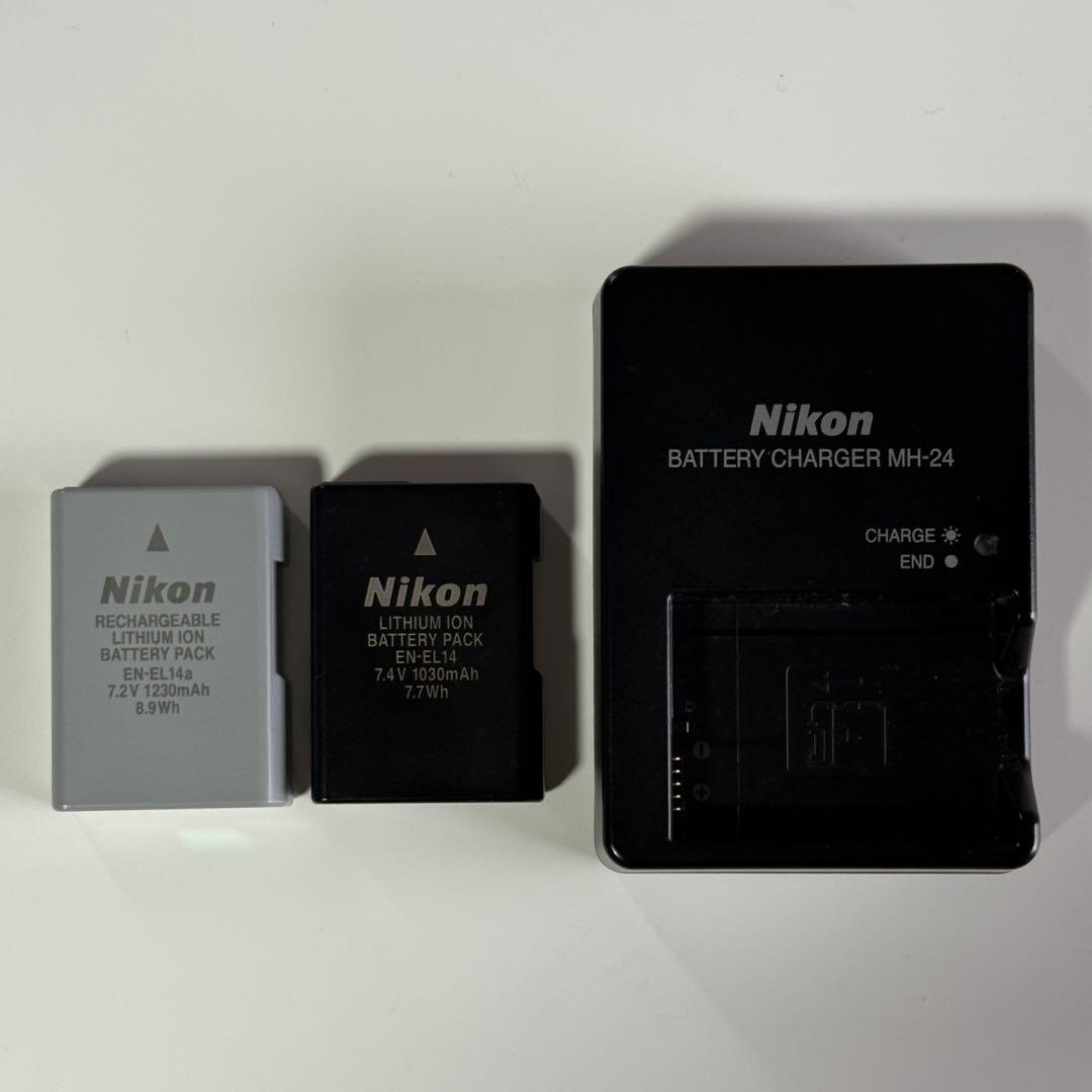 Nikon デジタル一眼レフカメラ D5600 ダブルズームキット バッグ付き