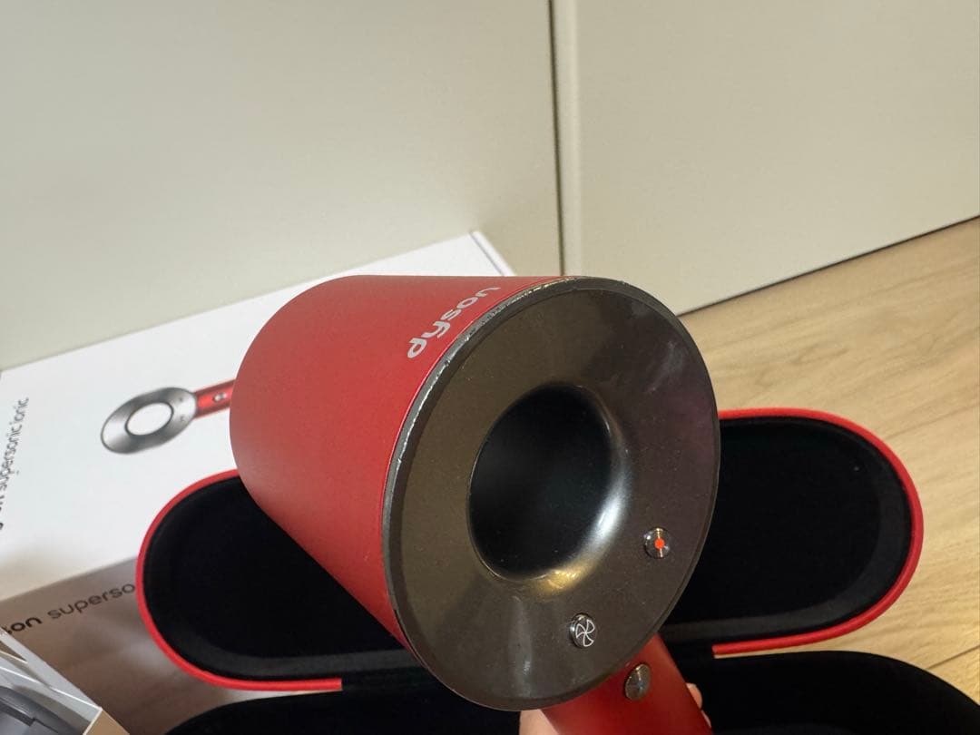 ダイソン　ドライヤースーパーソニック　限定カラー