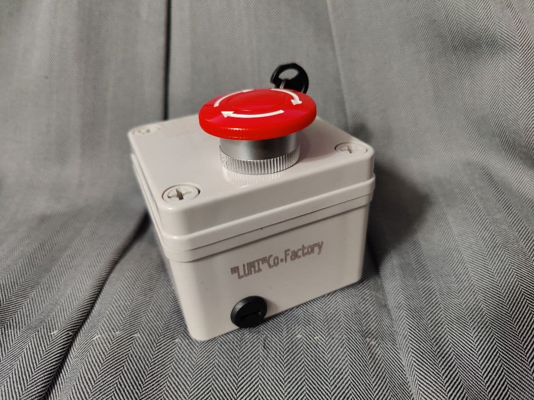 舞台レーザー機器用、緊急停止スイッチボックス鍵付き(E-Stop Box)試作品