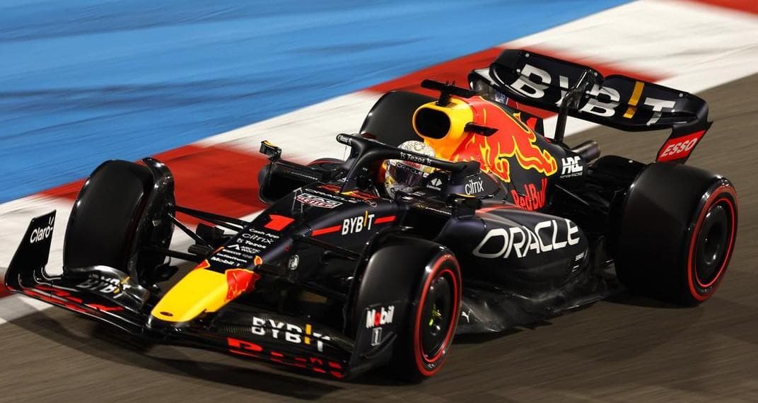 ミニチャンプス 1/18 レッドブルRB18 フェルスタッペン VER ホンダ