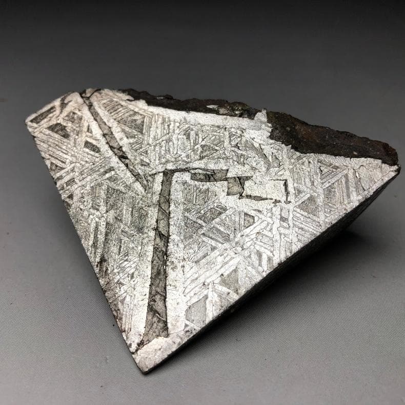 M　隕石 鉄隕石　アルタイ隕石　原皮付き　ナチュラル　原石　重さ約153ｇ