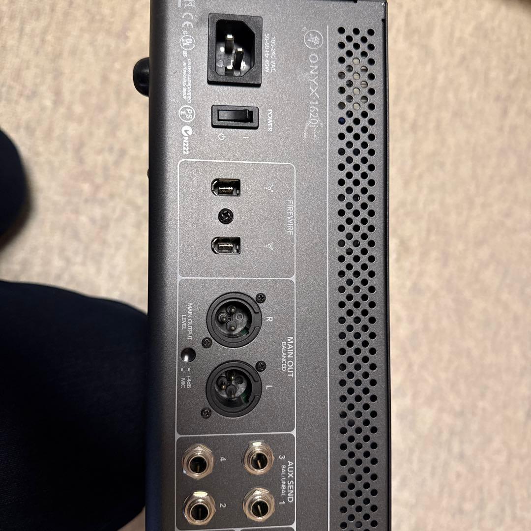 ONYX-1620i アナログミキサー