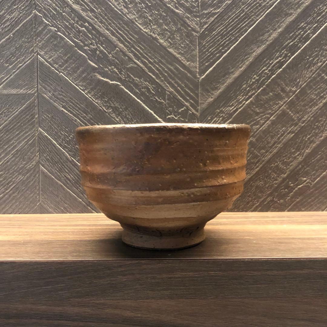 究極の美◾️蔵から焦茶色のつぶつぶした美しい雰囲気の抹茶茶碗が出て来ました。