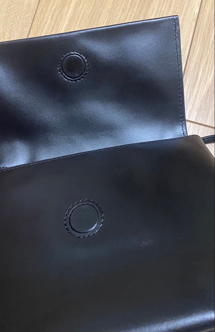 イアパピヨネ　レザー　ミニショルダー　ホース モチーフ　馬　ブラック　チャーム付