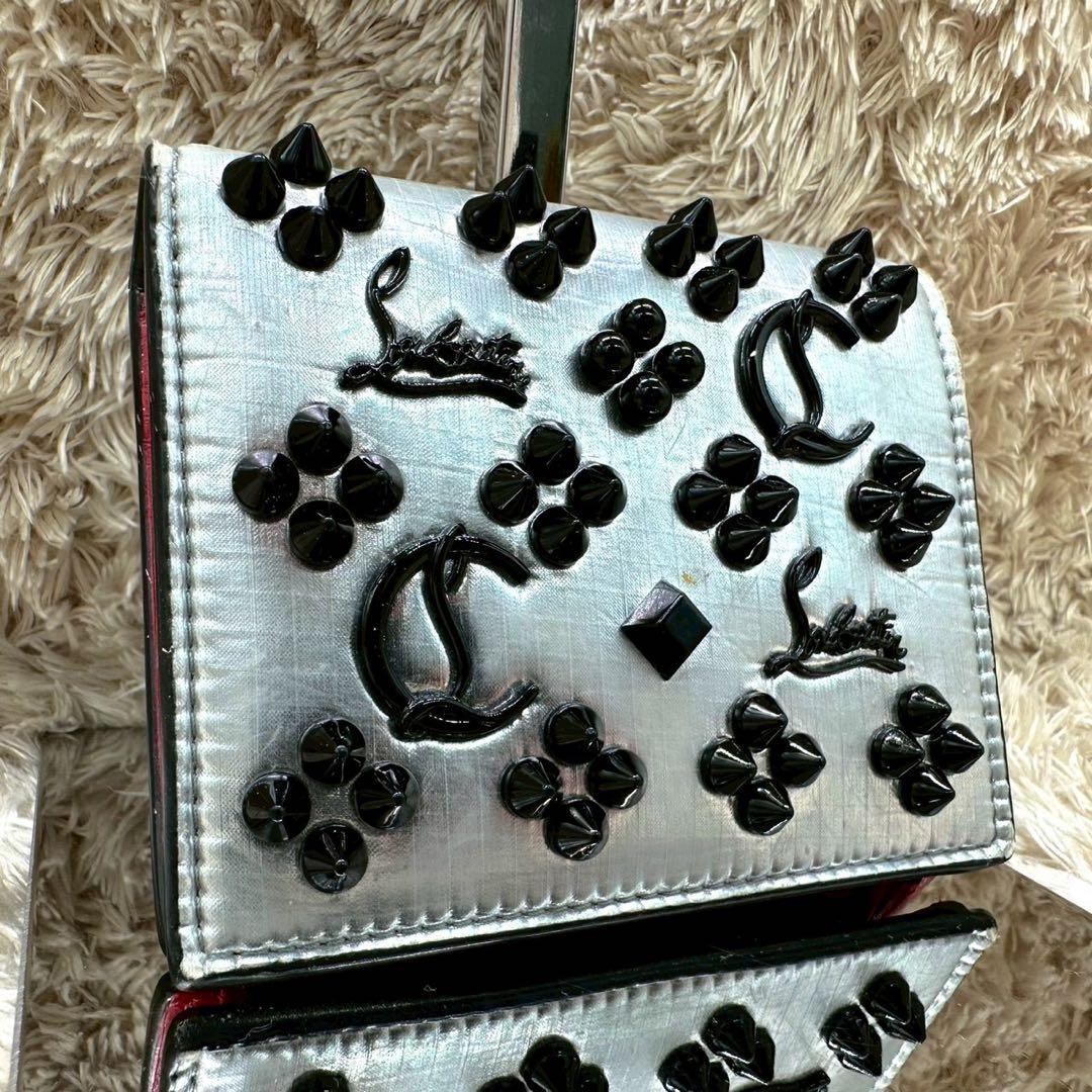 【美品】クリスチャンルブタン 二つ折り財布 シルバー スタッズ ユニセックス