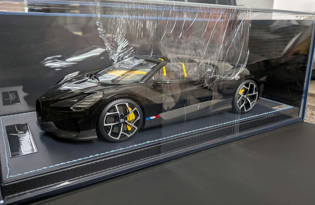 Bugatti W16 Mistral Black (MRコレクション1/18)