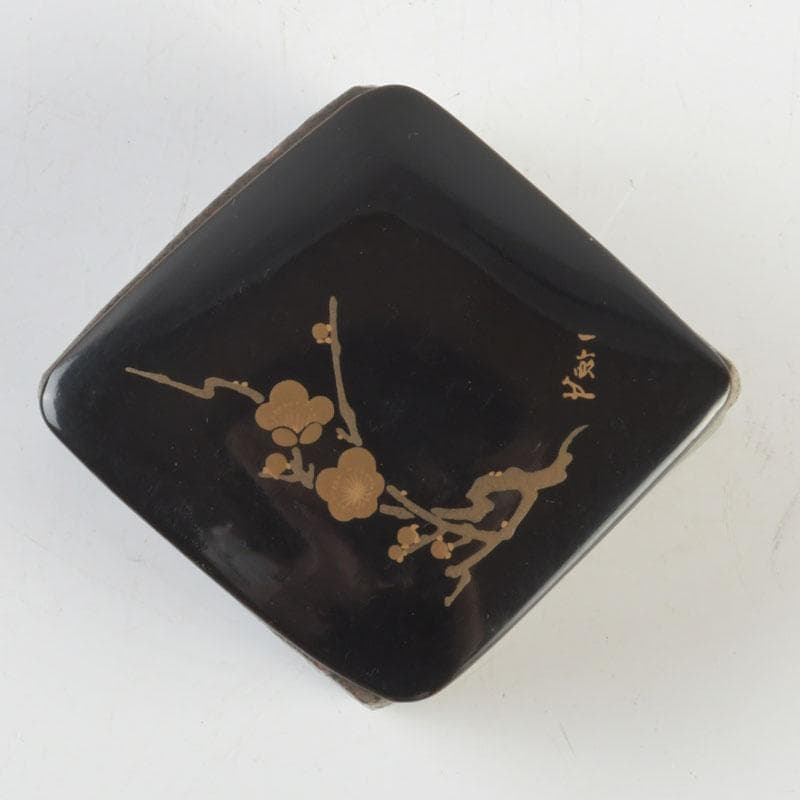 茶道具　青磁　蓋物　香合　梅木蒔絵蓋付　花押あり　時代箱　V　9493