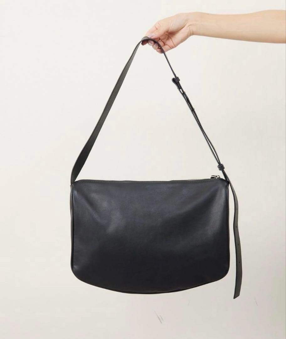 イアパピヨネ スワローマチショルダーバッグブラック