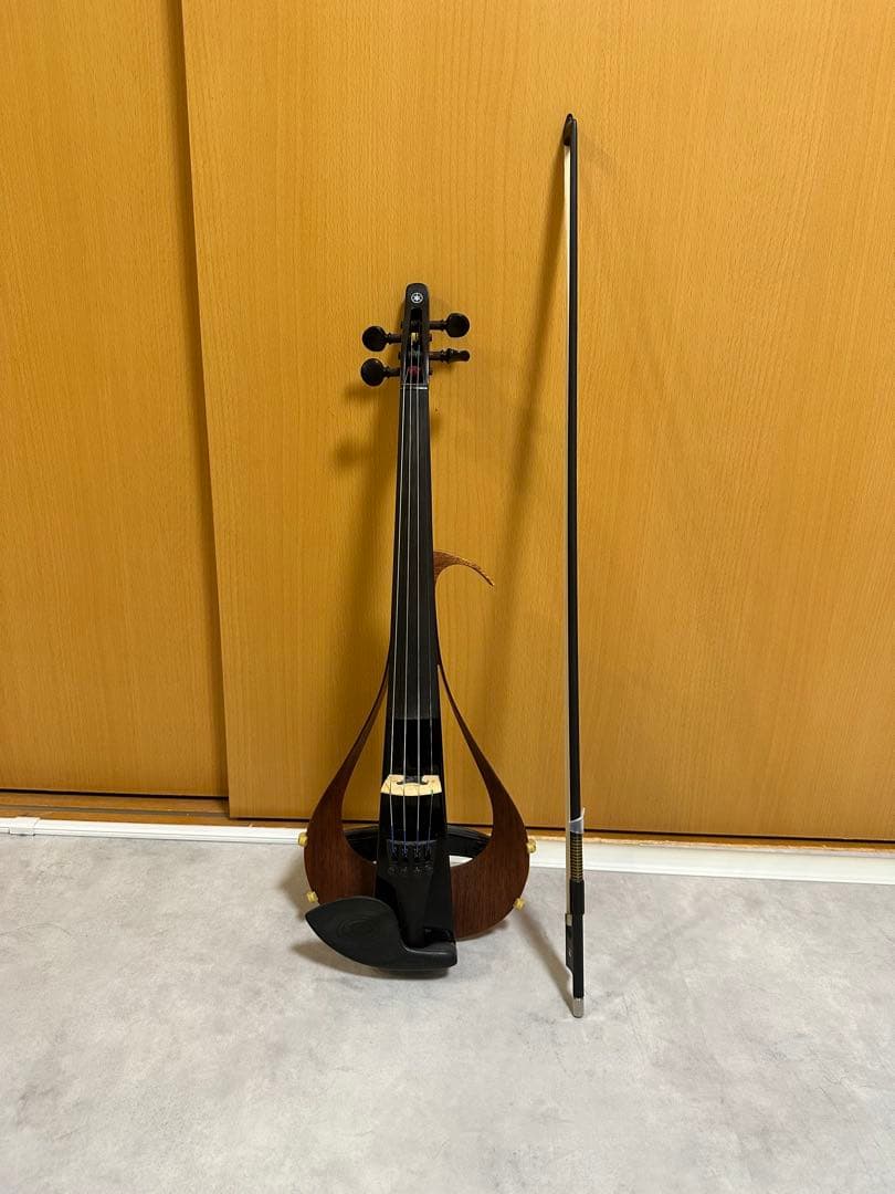 YAMAHA YEV104 エレクトリックバイオリン　カーボン弓肩当て松脂付き