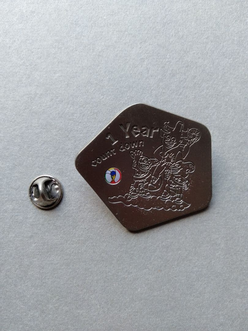 ピンバッジ　FIFAカウントダウン1year