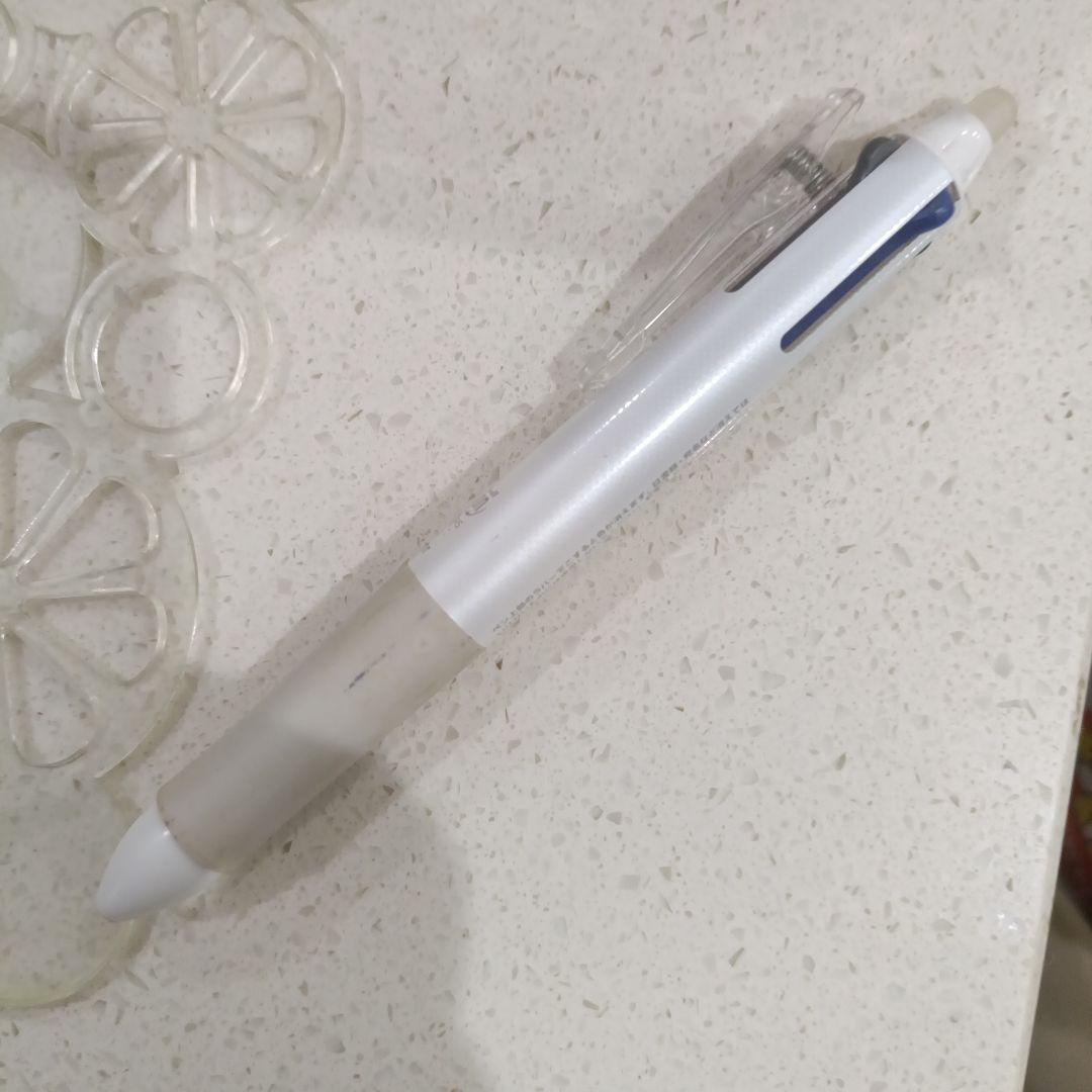 ホワイトボールペン