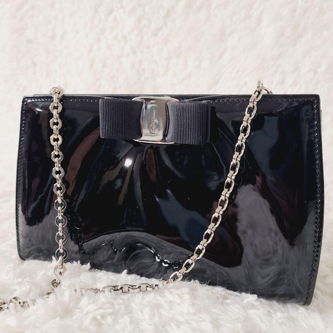 フェラガモ　ヴァラリボン　チェーンショルダーバッグ　2way パテントレザー　黒