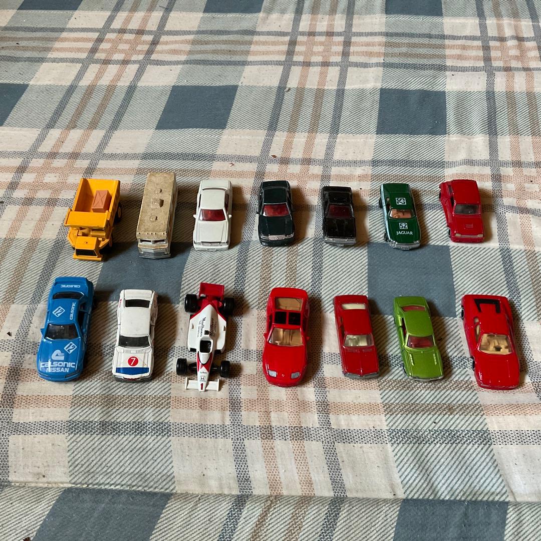 トミカ他　ミニカー14台セット　【バラ売り不可能　昭和レトロ　箱は無い】。