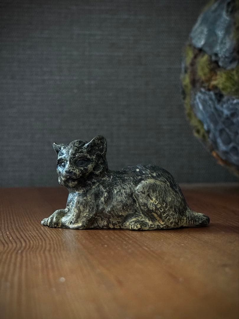 ヴィエナブロンズ　「ゆったり眺める猫」