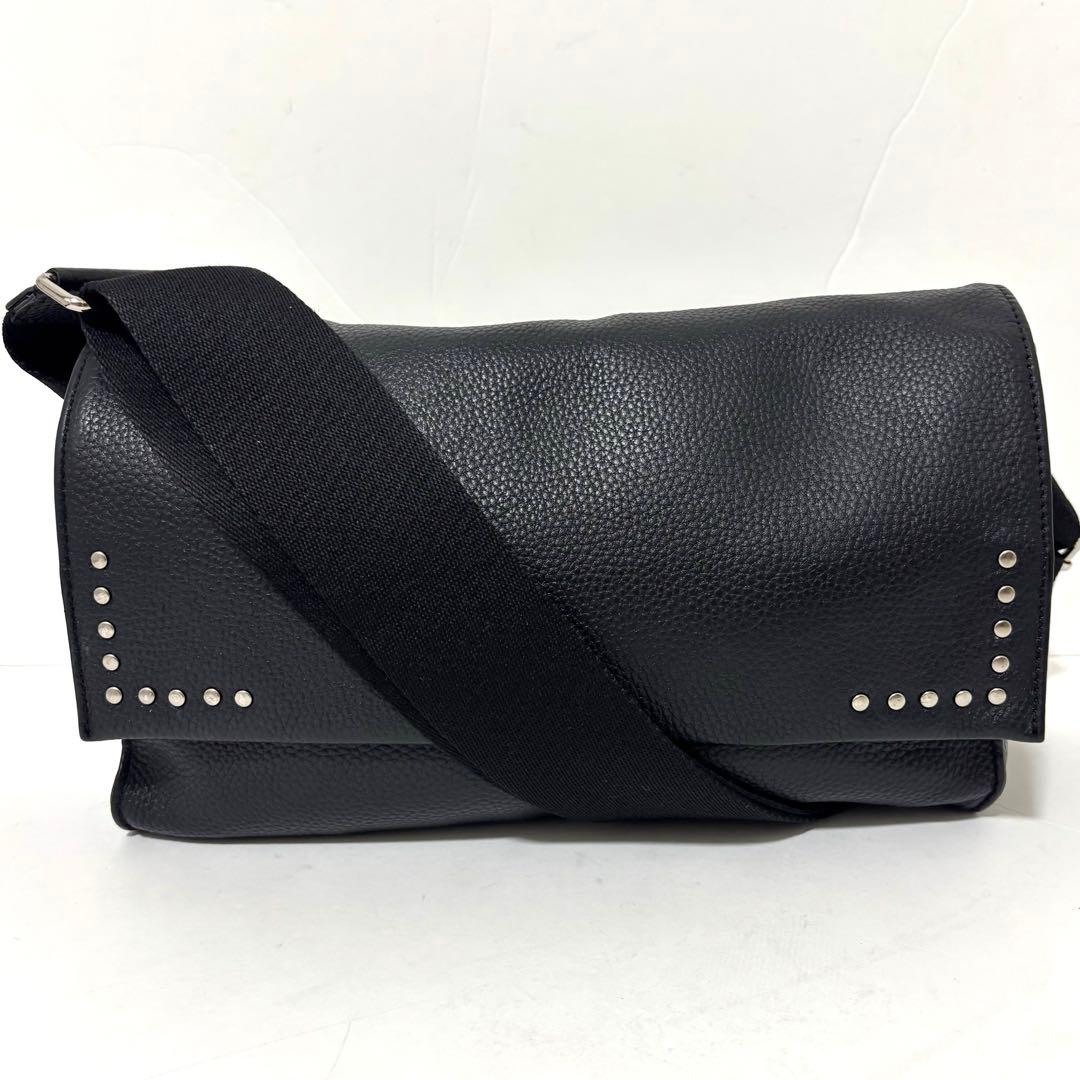イアパピヨネ ワイドテープ ショルダーバッグ スタッズ ブラック