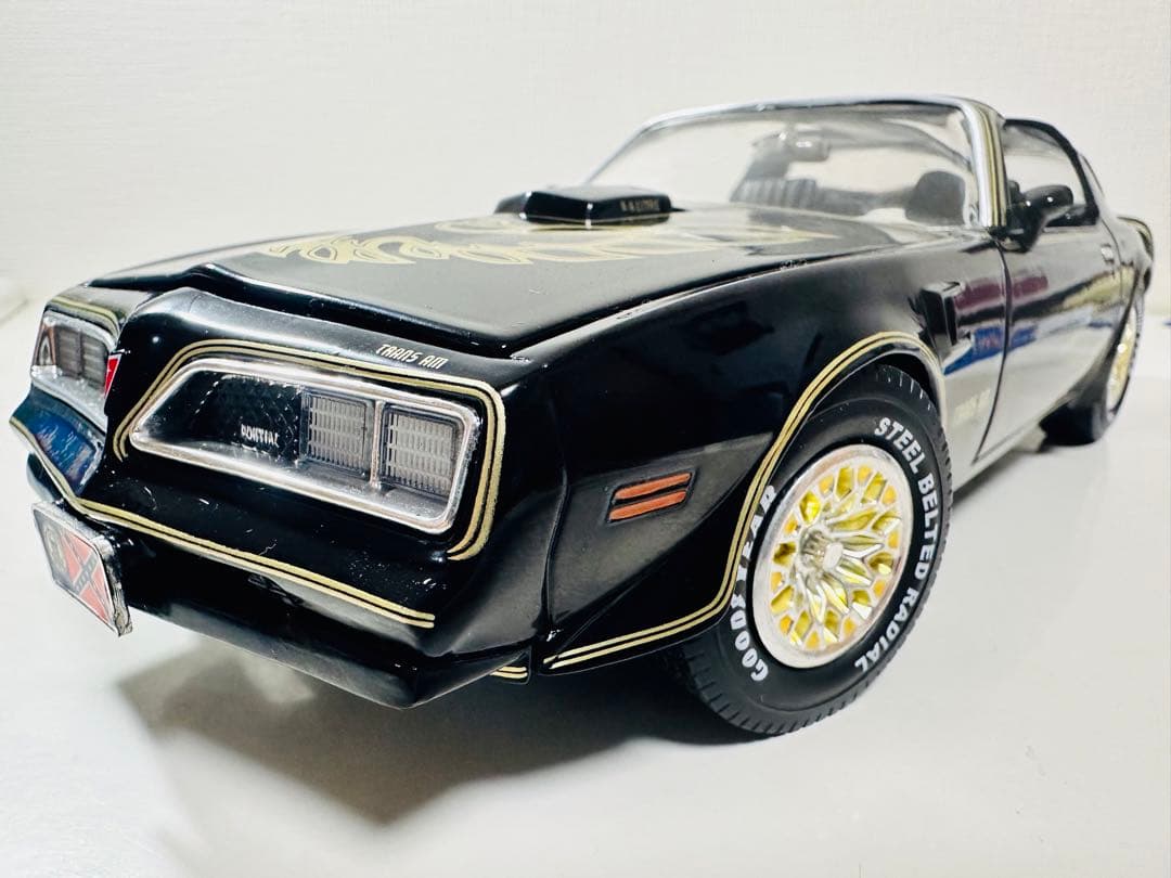 アーテル/ポンティアック ファイヤーバード TransAMトランザム 1/18