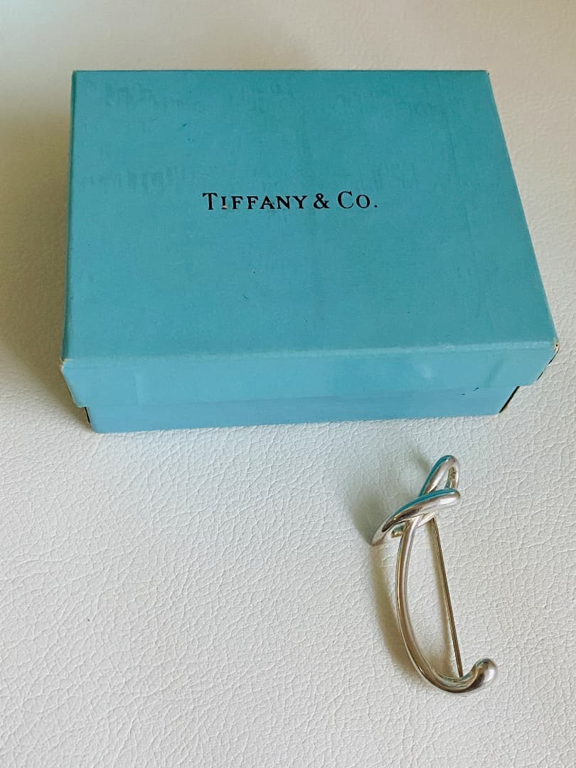 週末お値下げ　美品　ティファニー　イニシャル　ブローチ　T