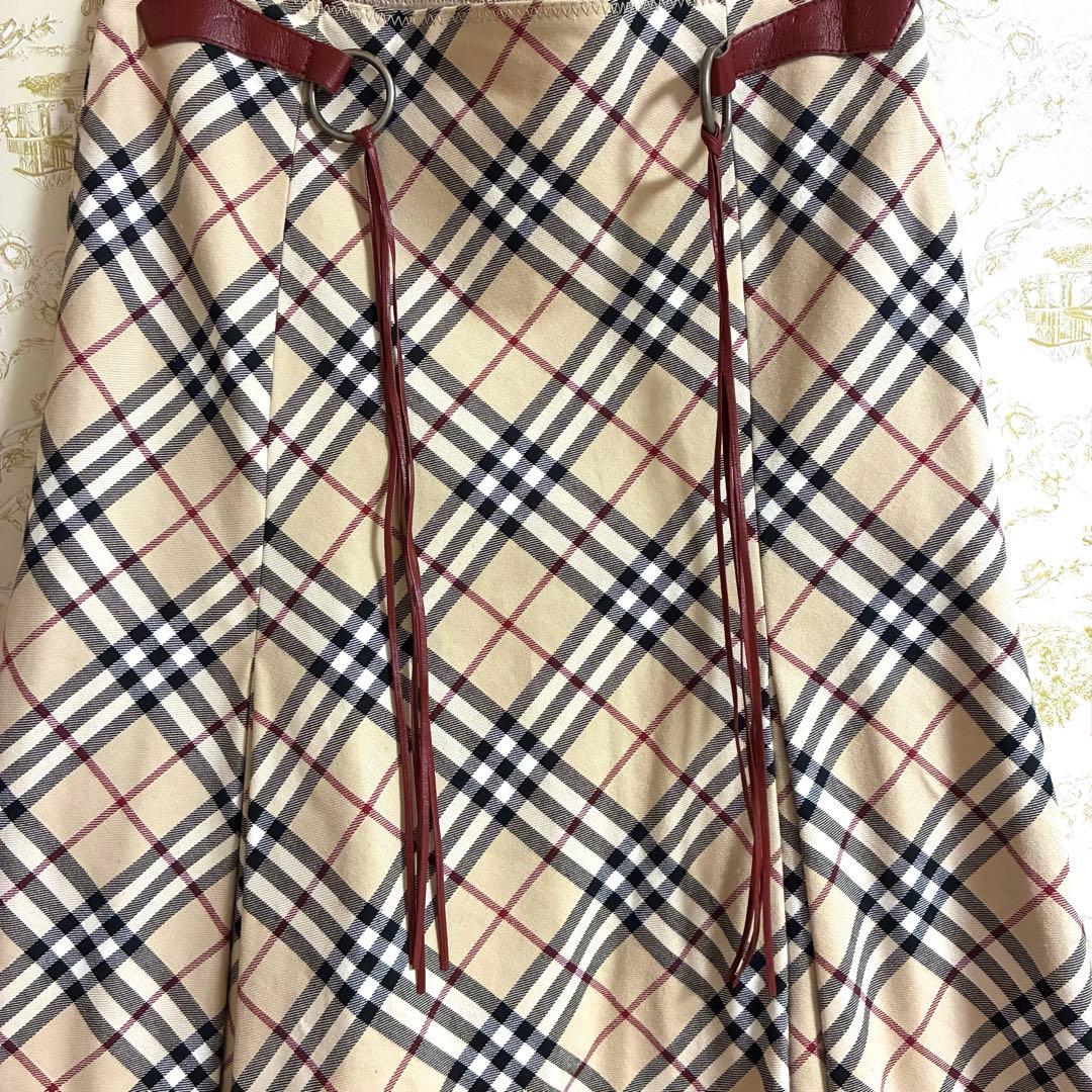 バーバリーブルーレーベルノバチェック台形スカート 36 ベージュ系ベルト付き美品