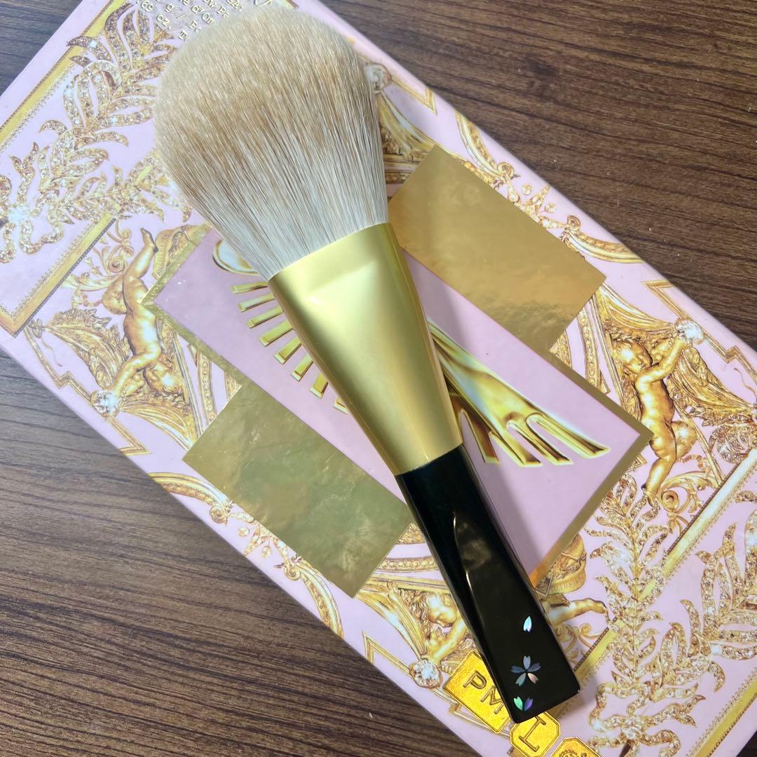 新品未使用　パウダーブラシ　天然毛　螺鈿