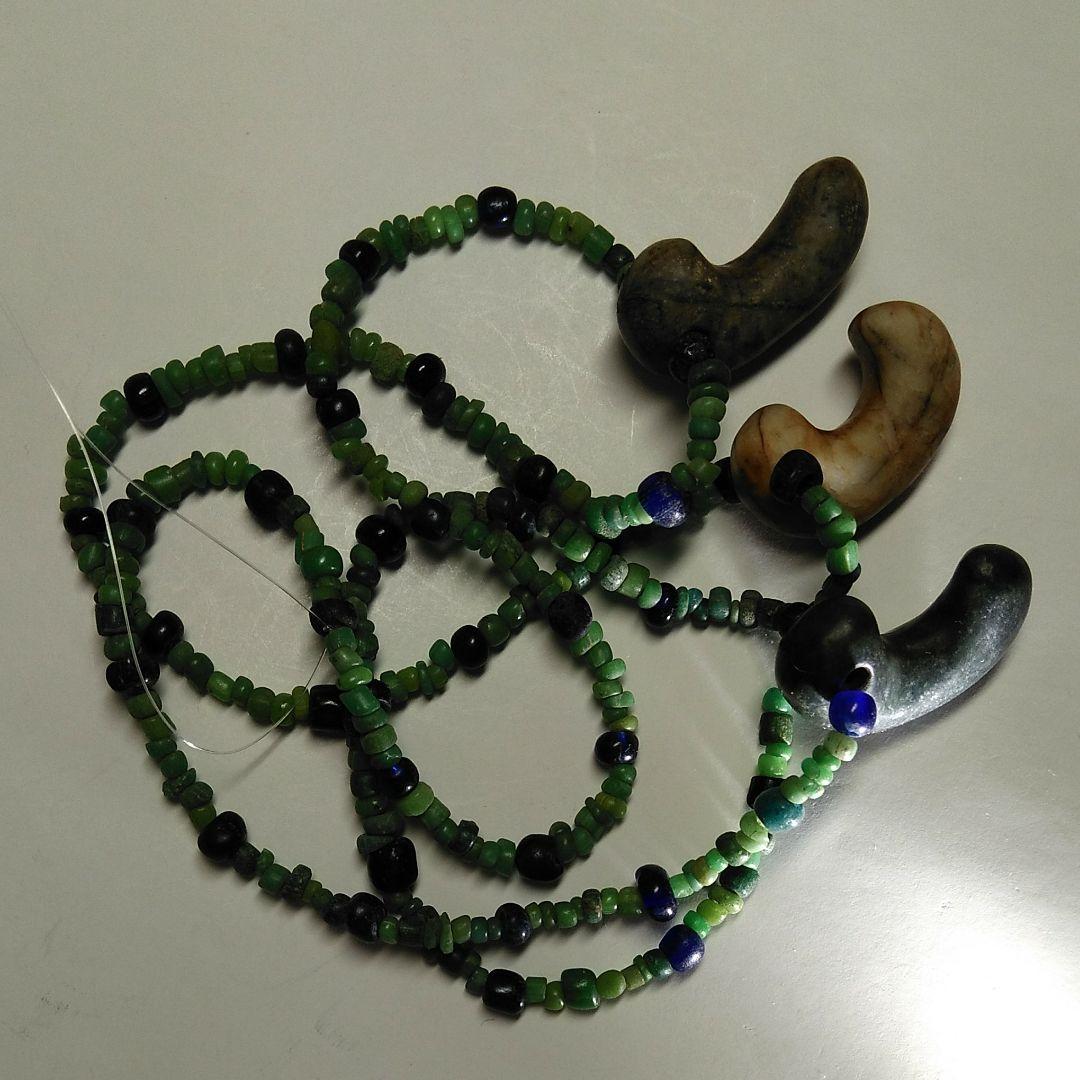 古墳時代。☆☆☆ガラス小玉、粟玉、勾玉のネックレス、(一連)です。☆☆☆勾玉