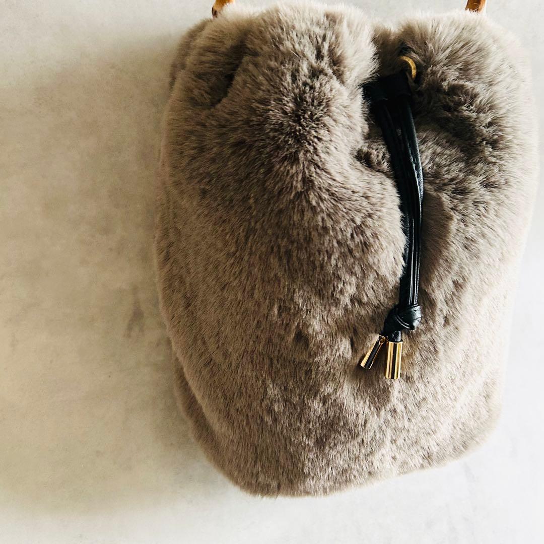 美品ヴィオラドーロファーバンブーハンドル巾着バック秋冬