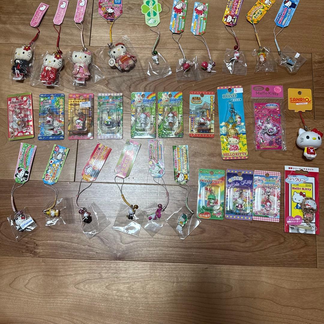 ご当地キティ　ファスナーマスコット　根付　プチタオル　他　500点