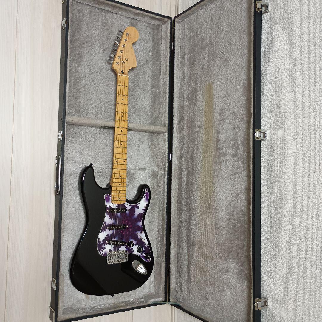 ストラトキャスタータイプ エレキギター 紫色ピックガード