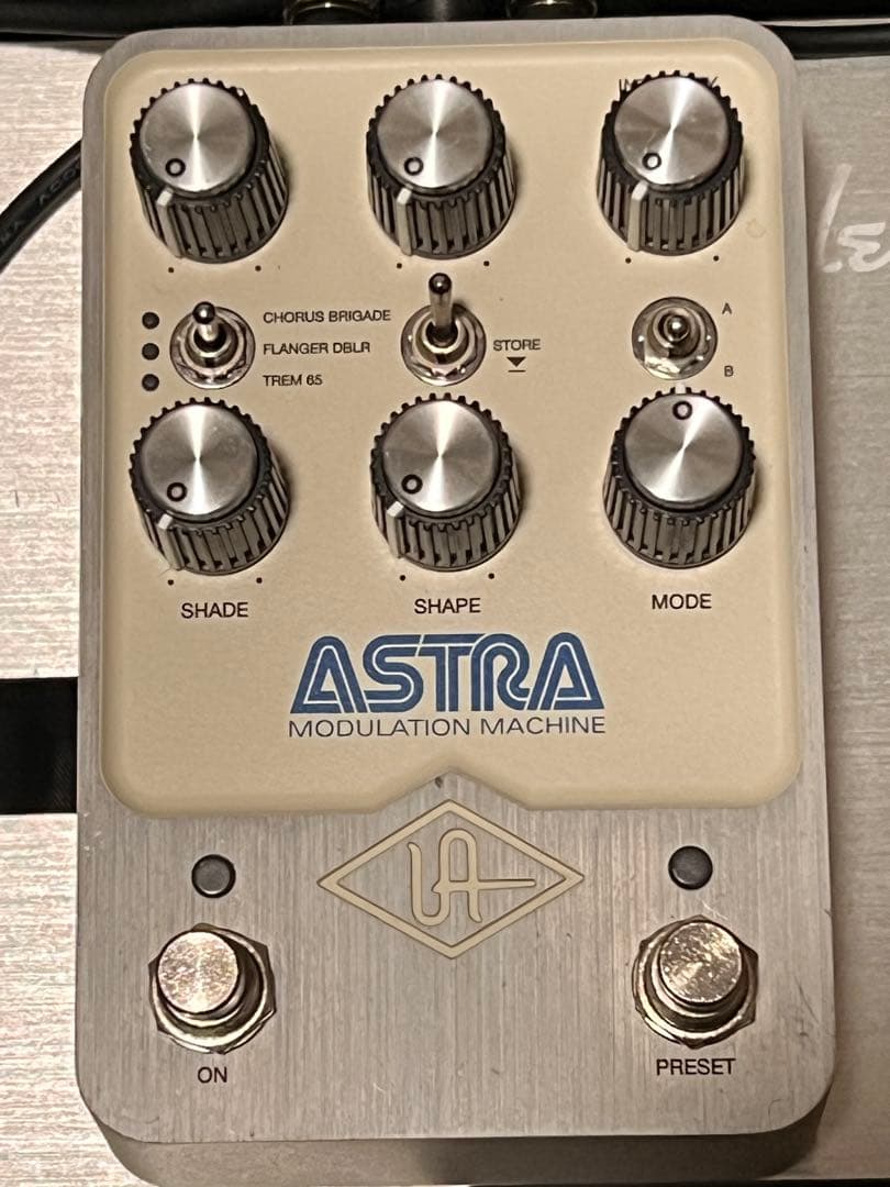 UAFX ASTRA Modulation Machine ギターエフェクター