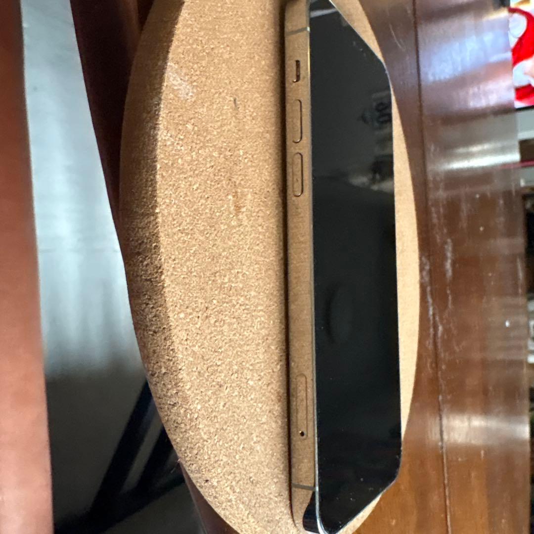 iPhone12Pro、ホワイト スマートフォン トリプルカメラ