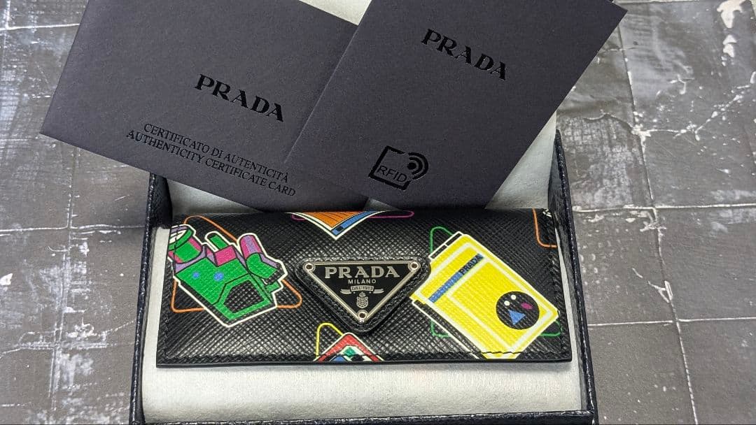 伊*崎様 【限定新品・週末値下げ】PRADA プラダ　サフィアーノ マルチカラー