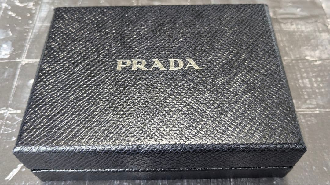 伊*崎様 【限定新品・週末値下げ】PRADA プラダ　サフィアーノ マルチカラー
