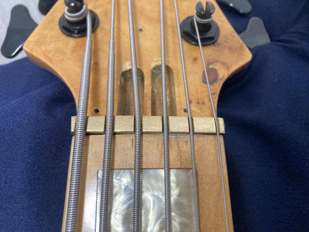 6弦ベース EMG45TW搭載